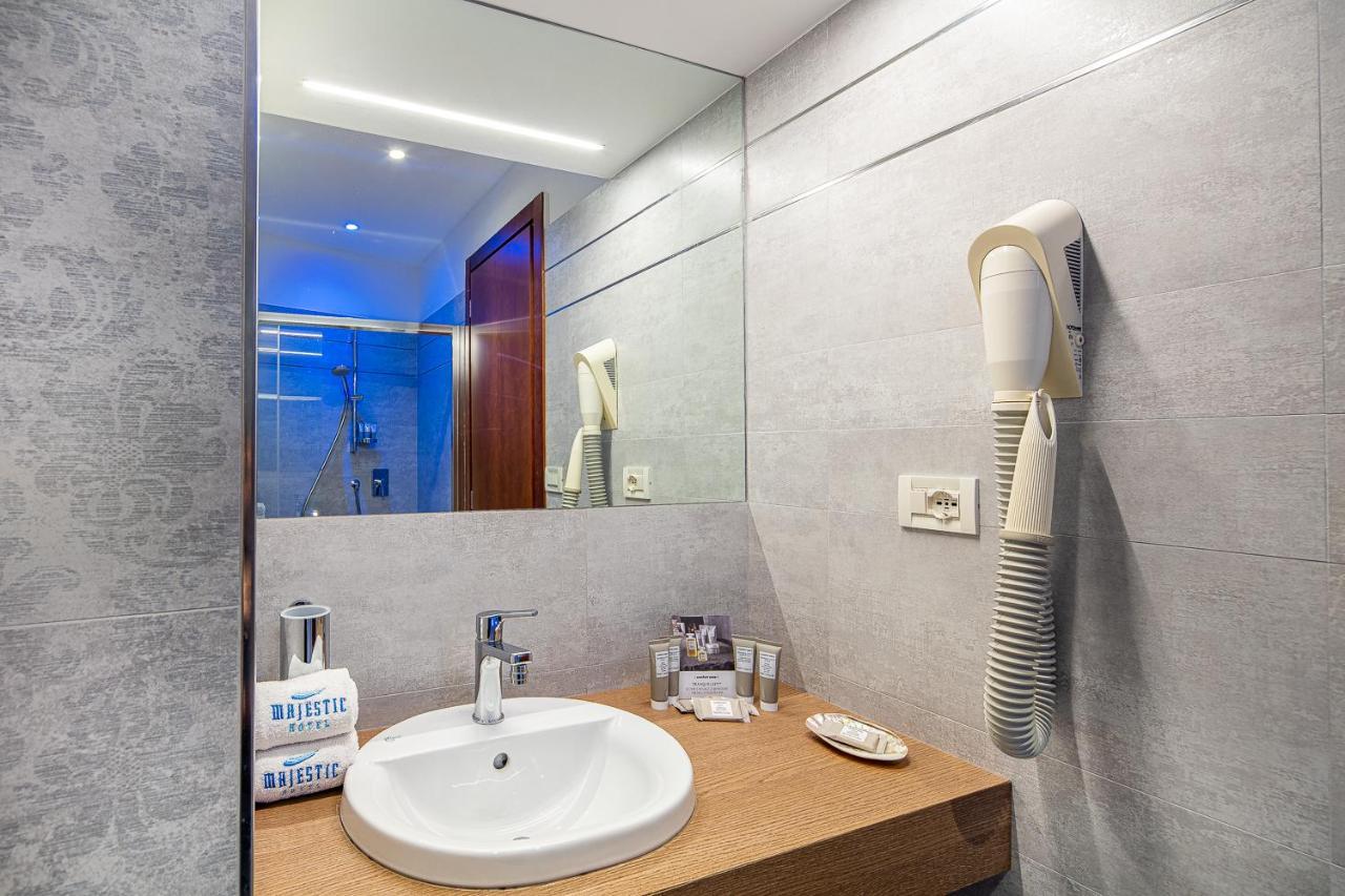 Majestic Beach Hotel & Wellness บิบิโอเน ภายนอก รูปภาพ