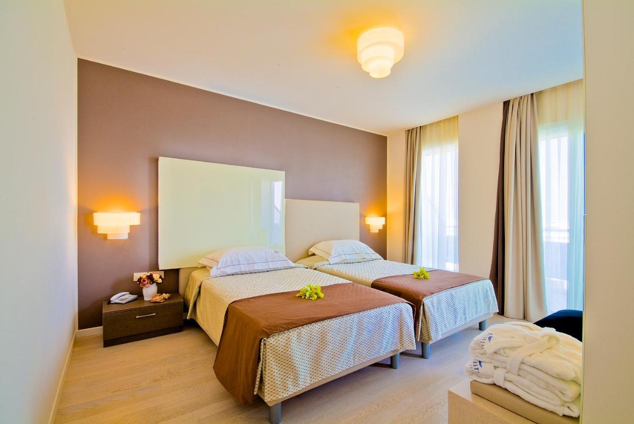 Majestic Beach Hotel & Wellness บิบิโอเน ภายนอก รูปภาพ