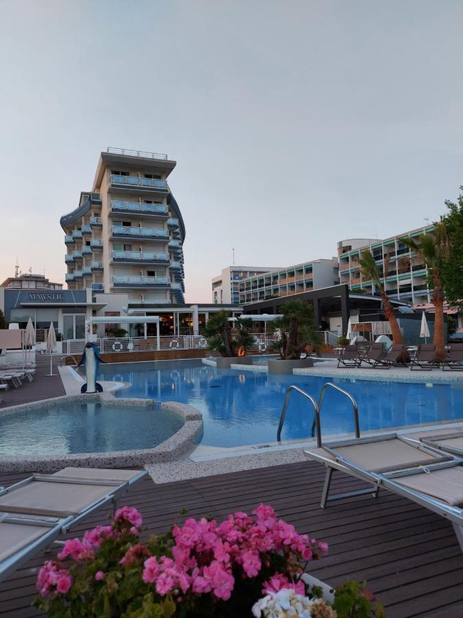 Majestic Beach Hotel & Wellness บิบิโอเน ภายนอก รูปภาพ