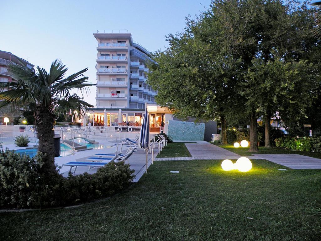 Majestic Beach Hotel & Wellness บิบิโอเน ภายนอก รูปภาพ