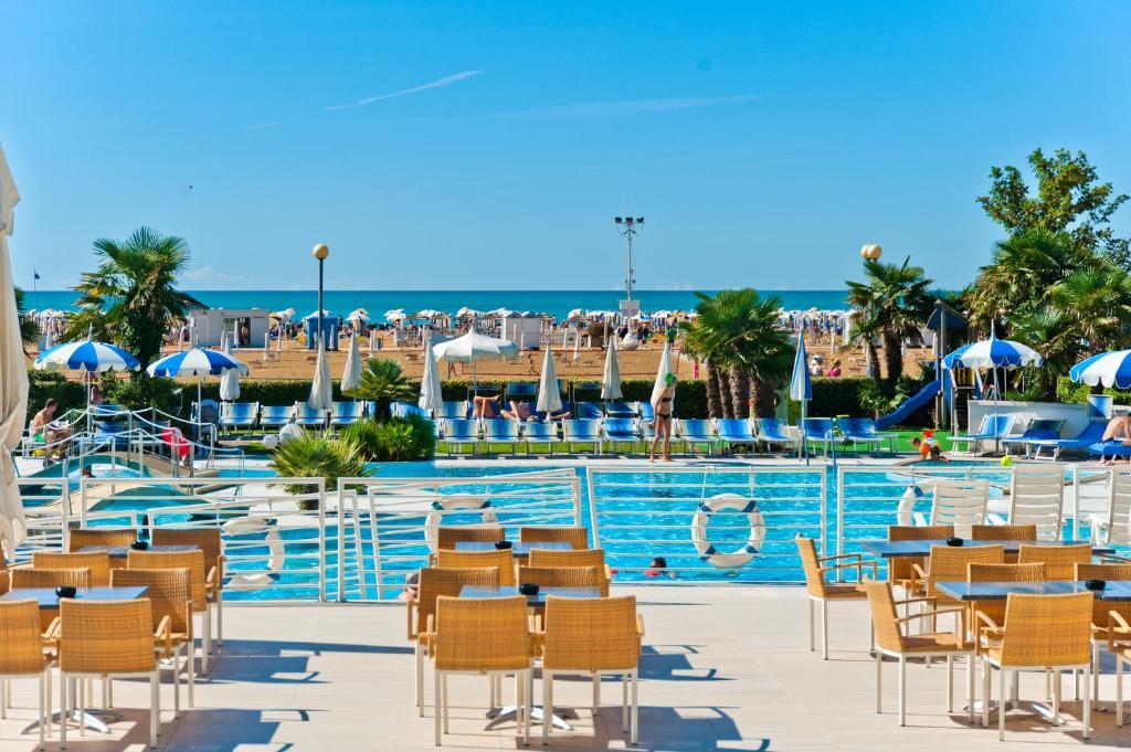 Majestic Beach Hotel & Wellness บิบิโอเน ภายนอก รูปภาพ