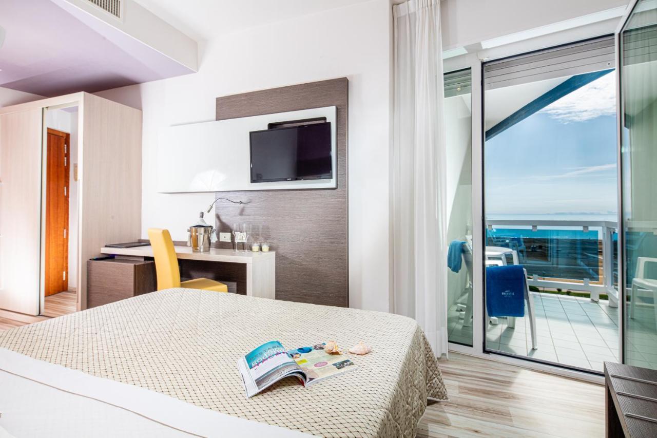 Majestic Beach Hotel & Wellness บิบิโอเน ภายนอก รูปภาพ